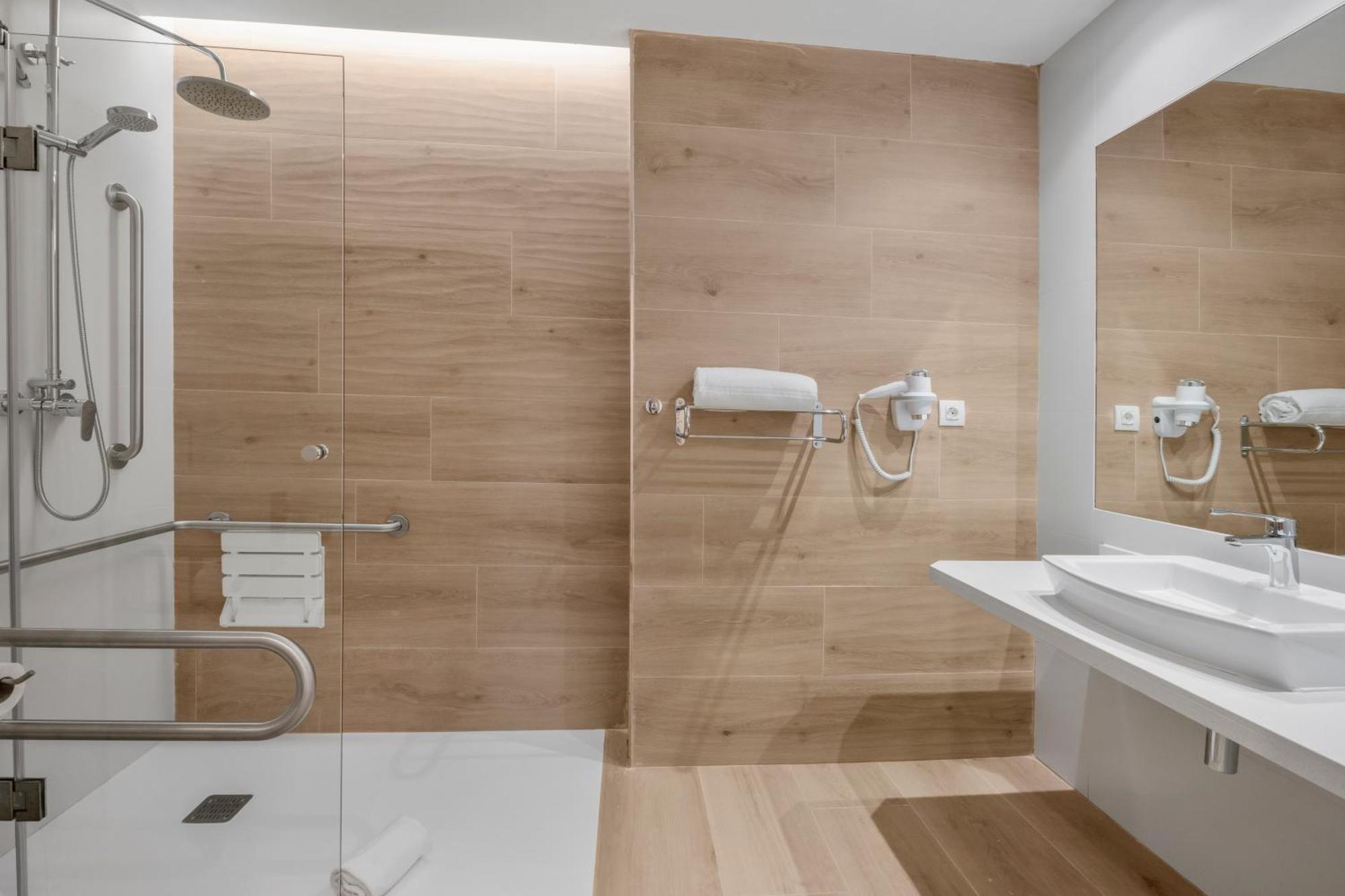 B&B Hotel Castro Urdiales Bagian luar foto